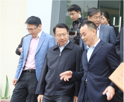 市長(zhǎng)、書(shū)記為南方IT學(xué)院關(guān)心鼓勵(lì)送特禮!